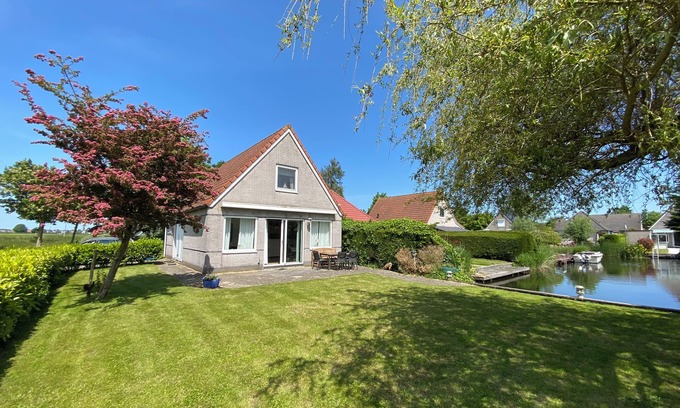 Medemblik Complejo | Friesenhuisje directly on the Ijsselmeer with three bedrooms for 6 people