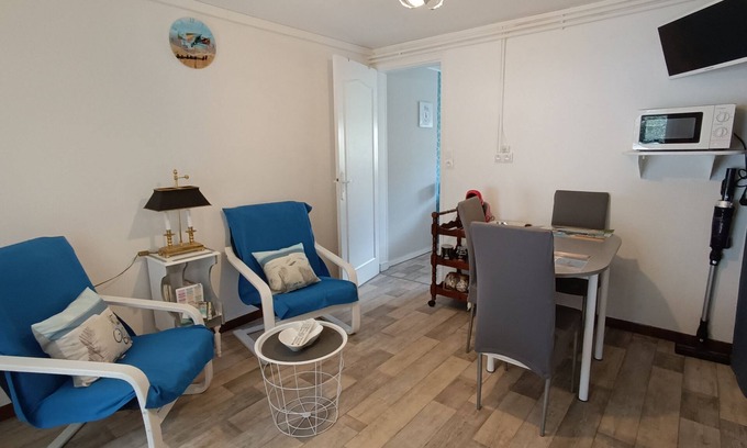 La Barre-de-Monts Apartamento | Fromentine, apartment Ground floor of a house on the edge of a forest for 2 people. - Wifi