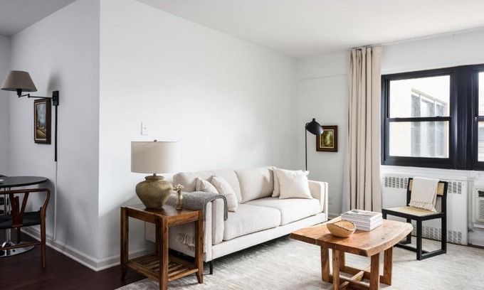 Central West End Apartamento | FRONTDESK Furnished 1 BR Apt in Central West End