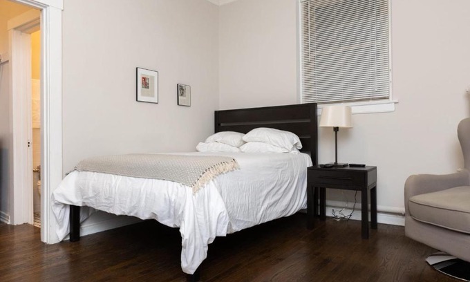 Hyde Park Apartamento | FRONTDESK Open Studio Apt near Promontory Point