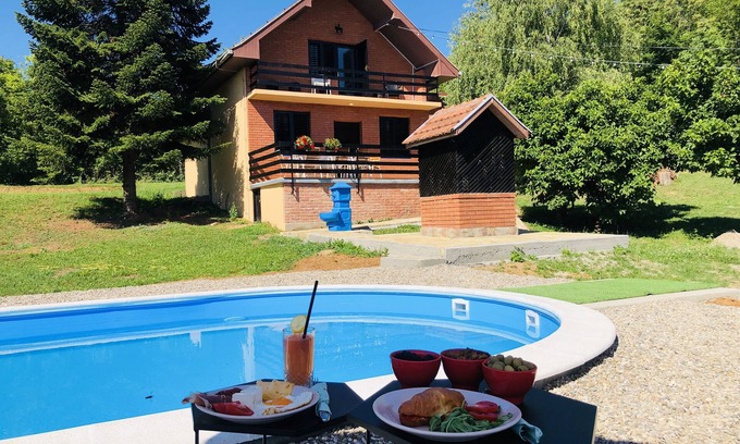 Petrovaradin Casa | Fruska Pool House