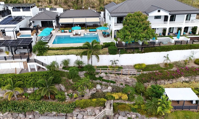 Challengers Complejo | Full-Property Luxury Retreat - 12 Beds - Private Pool, Chef & Concierge