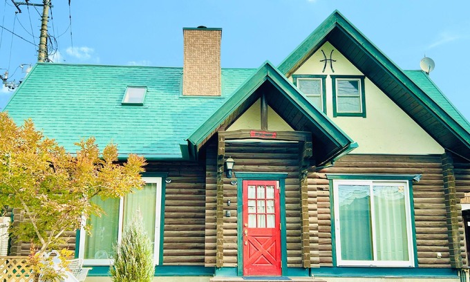 Sano Cabina | Fully equipped with wood stove, large projector, hammock, board games, toys, and other amenities for a comfortable stay! Modern log house, 17 minutes from Ashikaga Flower Park!