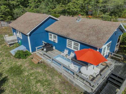 North Eastham Casa | Fully fenced yard and minutes to bayside beaches