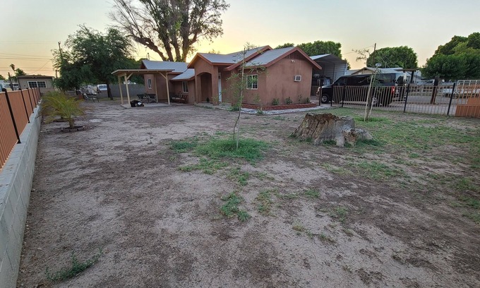 Yuma Casa | Fully Fenced Yard. Mini Split AC. Private Driveway Parking.