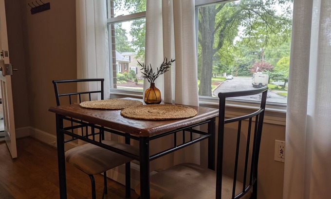 Roxboro Apartamento | Fully furnished 1 bedroom apartment on quiet street with private entrance.