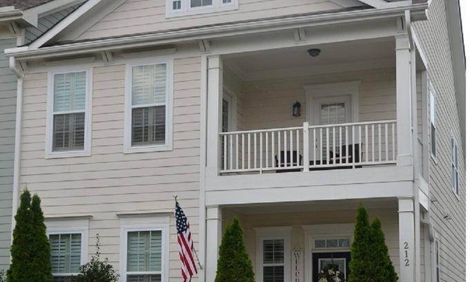 Apex Casa | FULLY FURNISHED - 12 OAKS