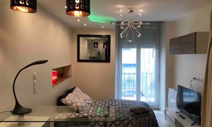 Montlucon Apartamento | Furnished and equipped studio in city center with FREE WIFI