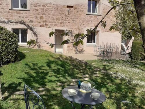 Sevelinges Casa | Gîte de charme avec jardin, terrasse et poêle à bois en pleine nature - FR-1-496-250