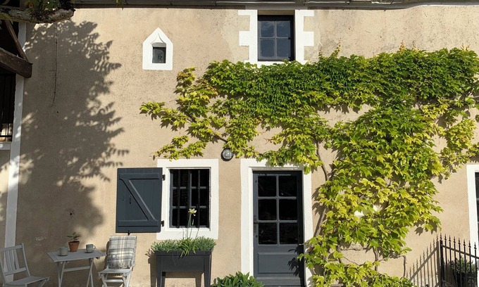 Chives Casa | Gîte des Abeilles, Cosy, Tranquil, Rural 1 Bedroom Gîte, with Pool