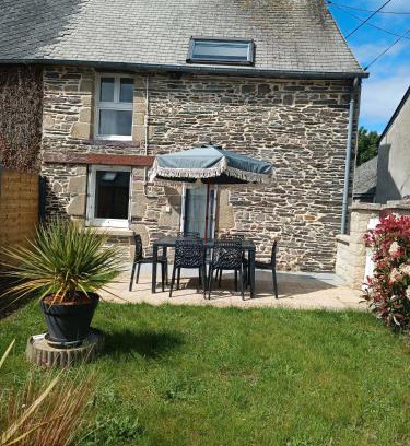 Neant-sur-Yvel Casa | Gîte l'orée de la forêt légendaire