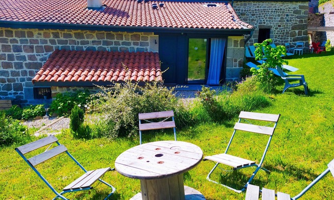 Saint-Bonnet-le-Chateau Casa | Gîte Ma Boutique Hôtel in La Bâtisse aux Lanternes sleeps 15 with garden