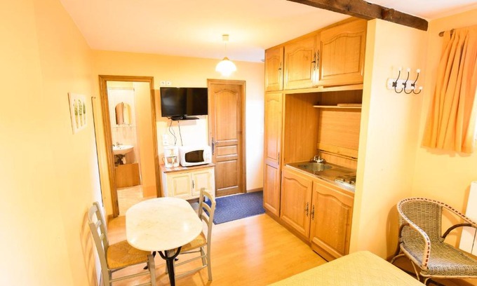 Sable-sur-Sarthe Casa | Gîte Sablé-sur-Sarthe, 1 pièce, 2 personnes - FR-1-410-351