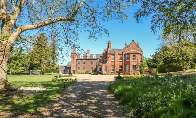 Skendleby Casa | GAINSFORD HALL, pet friendly, luxury holiday cottage in Spilsby