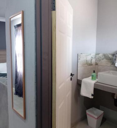 Lesotho Cama Y Desayuno | Galaxy Bed and Breakfast