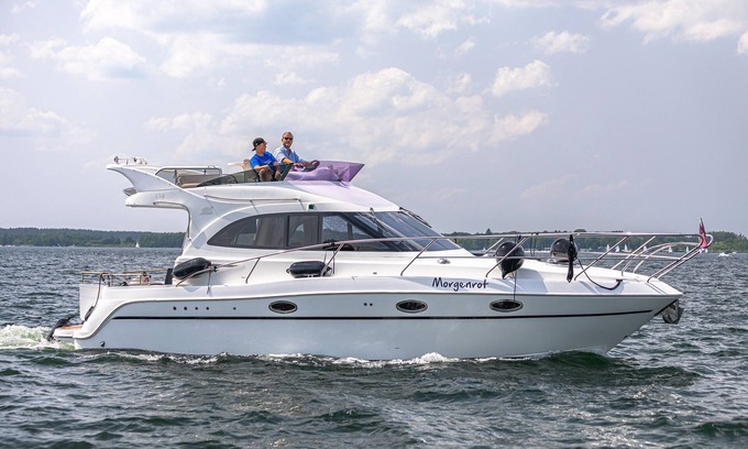 Muritz Alquiler De Eote | Galeon 330 Fly: Your sporty companion for unforgettable cruises