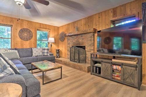 Weaverville Casa | Game Room and Fire Pit Weaverville Family Home!
