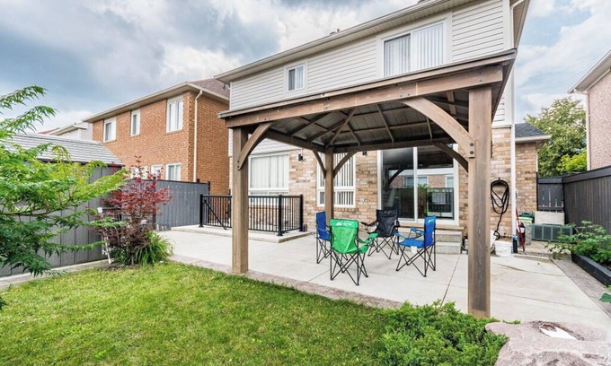 Brampton Apartamento | Garden 2 Bedroom Apartment - Free Parking/Wifi/Laundry/Workstation