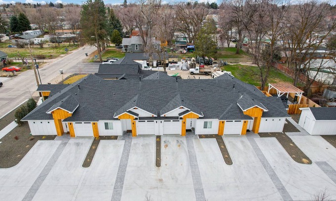 Boise Casa | Garden City Retreat minutes to downtown Boise-Sleeps up to 21 in 10B/8B home