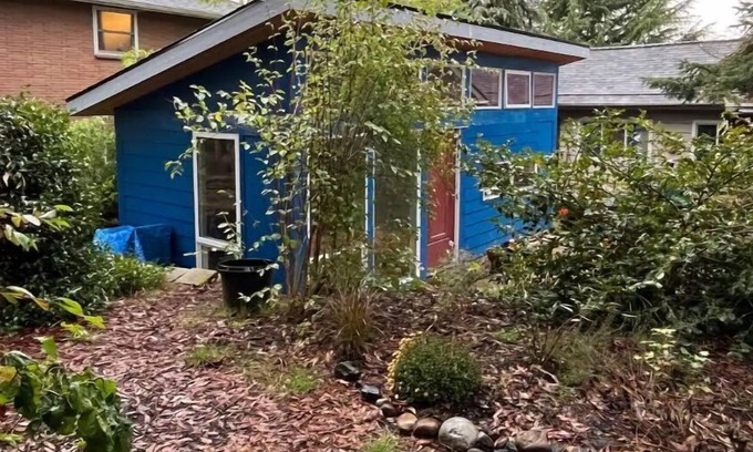 West Woodland Cabaña | Garden Cottage in Phinney-Ballard