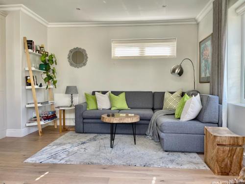 Constantia Casa | Garden Cottage - Leafy Constantia Guest House
