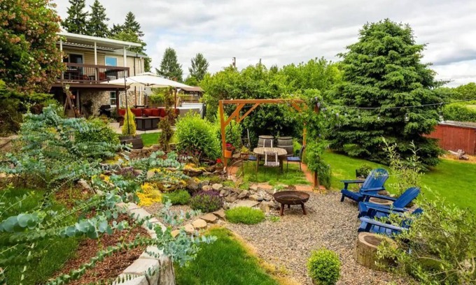 Vancouver Casa | Garden Oasis in the City