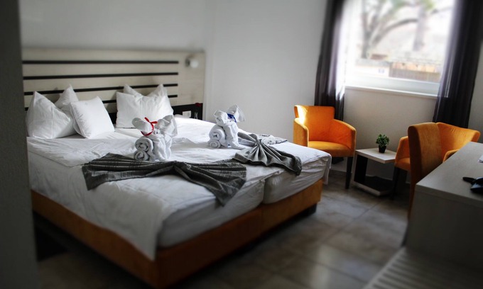 Novi Sad Cama Y Desayuno | Garni Hotel 11Tica DM