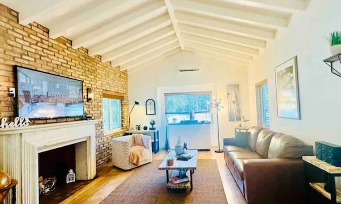 Northeast Coconut Grove Casa | Gated Home near Brickell - Sleeps 10!