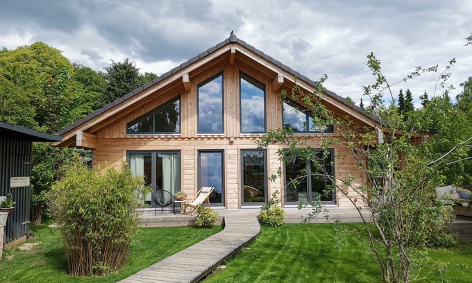 Scharbeutz Casa | Gemütliches Blockhaus mit Seeblick und Garten im Grünen am Badesee