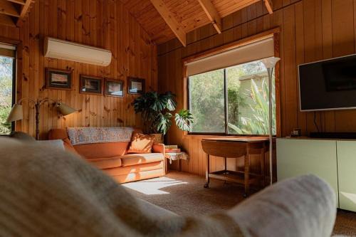 Akaroa Casa | Geoff's - beach, bush and bliss