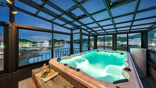 Geoje Casa | Geojedo Modern 239 Pension Spa, Netflix, Munhwanuri