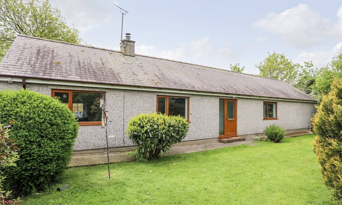 Bodffordd Casa | GER Y LLAN, pet friendly, character holiday cottage in Llangefni