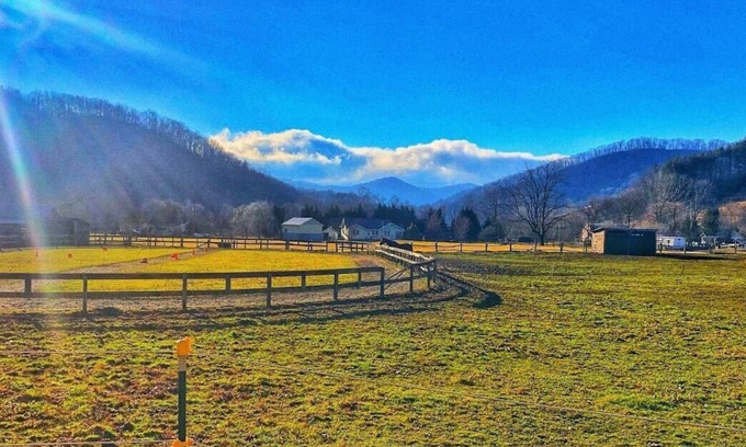 Barnardsville Casa | ¡Tu oasis de paz te espera!