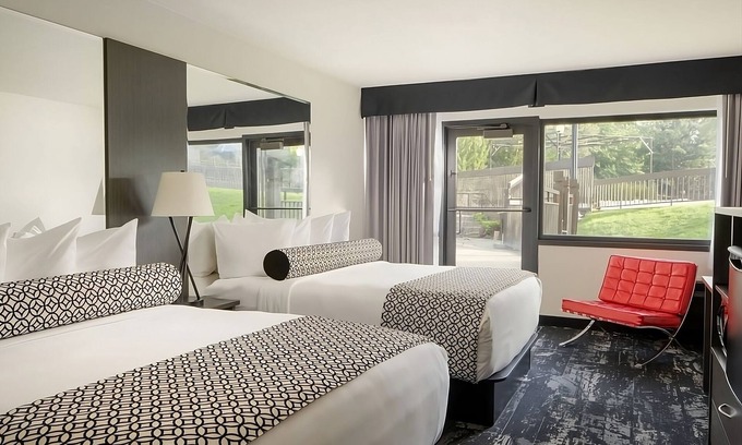 Riverside Hotel | Get Ready for Blissful Getaway! Pets Allowed, Near Mobius Children's Museum