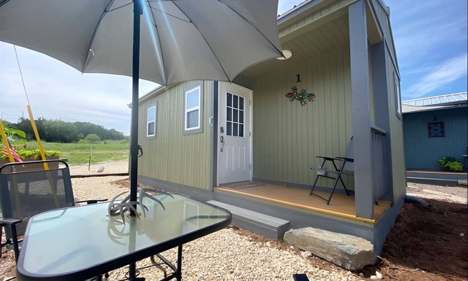 San Saba Cabina | Getaway In The Heart Of Texas. 5 Minutes From Colorado Bend State Park.