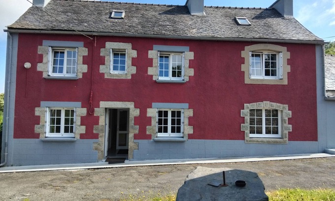 Plouneour-Menez Casa | Gite Chez Charlotte, Maison Dans Hameau au Calme