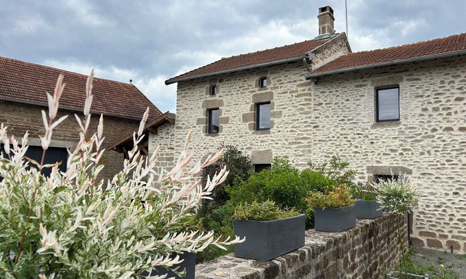 Bersac-sur-Rivalier Cabaña | GÎTE DE LA FONTAINE in the countryside of the Monts d'Ambazac