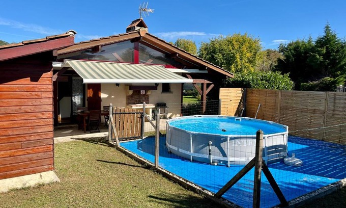 Lesparre-Medoc Casa | GITE DU MEDOC - Day Cruise en bateau privé, pêche en mer, et visite guidée des Chateaux du Médoc