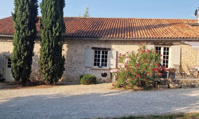 Saint-Pierre-de-Cole Cabaña | Casa rural en Perigord en una antigua metalurgia cerca de Brantome.