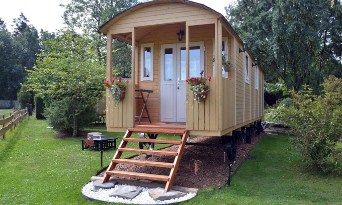 Chimay Cabina | Gîte insolite ''La Bengali''. A trailer in the heart of nature.