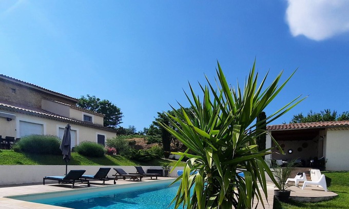 Mormoiron Casa | Gîte ''Les Vignes'', heated swimming pool, breathtaking view at the foot of Mt Ventoux