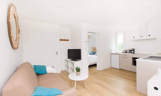 Pujaudran Cabaña | Gîte Pujaudrine, 2 rooms, air-conditioned with terrace for 1 to 4 people - shared outdoor swimming pool