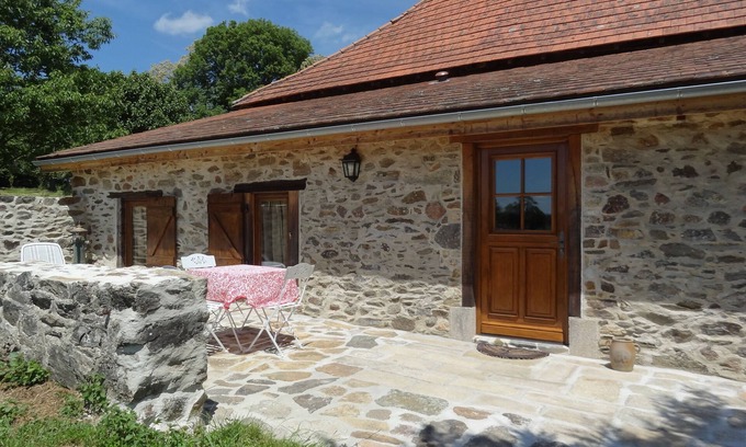 Saint-Hilaire-Bonneval Casa | Gites Sthilbon - Le Menudet. 2 Pièces de 40 m2 Terrasse et vue sur la Campagne