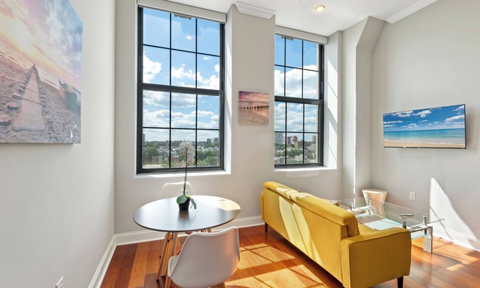 Olde Kensington Apartamento | Glam Flat w View/Pool/Deck