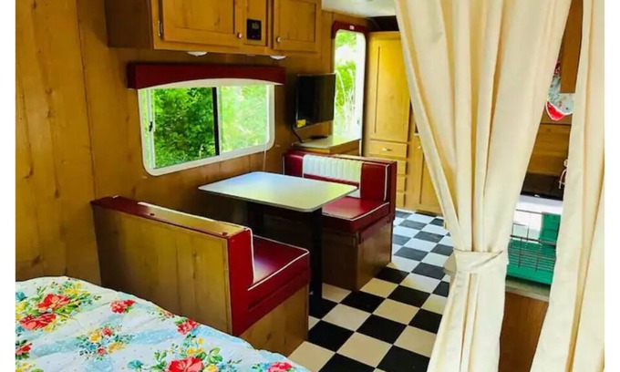 Weaverville Casa | "Glamper" at Secret Garden of Eden