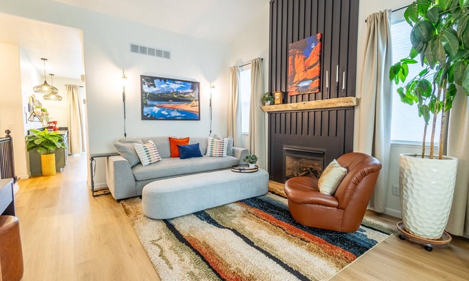 Gleneagle Casa | "Gleneagle Getaway"- HOT TUB and 5 minutes to AFA!