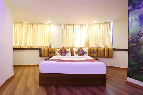 Mumbai Casa | Glitz Hotels The Rio - Nr Solitaire Corporate Business Park