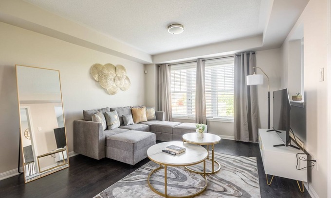 Brampton Villa | GLOBALSTAY. Modern 3 Bedroom House in Brampton. BBQ, parking.