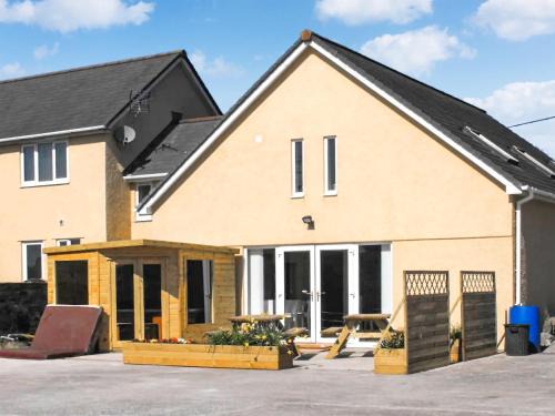 Bridgend Casa | Glynogwr Lodge