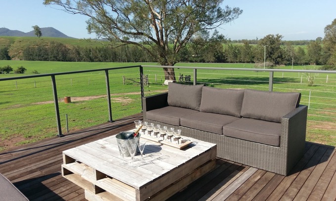 Reedy Creek Villa | Camina por los arbustos en 1200 acres o simplemente relájate. Los viñedos son de 30 minutos,